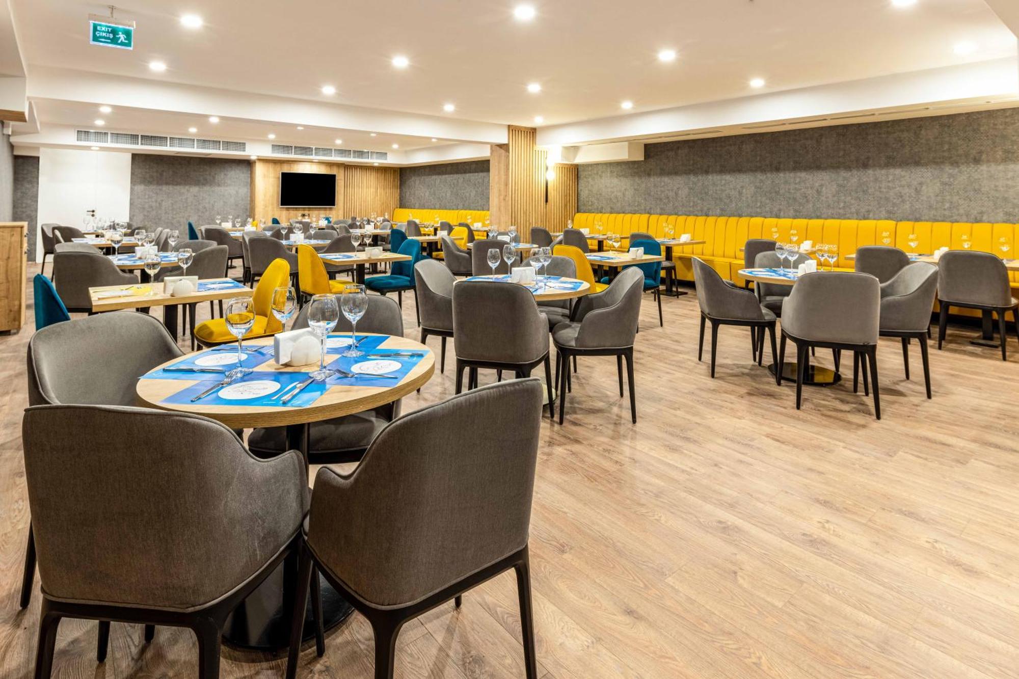 Days Inn & Suites By Wyndham Esenyurt Istanboel Buitenkant foto