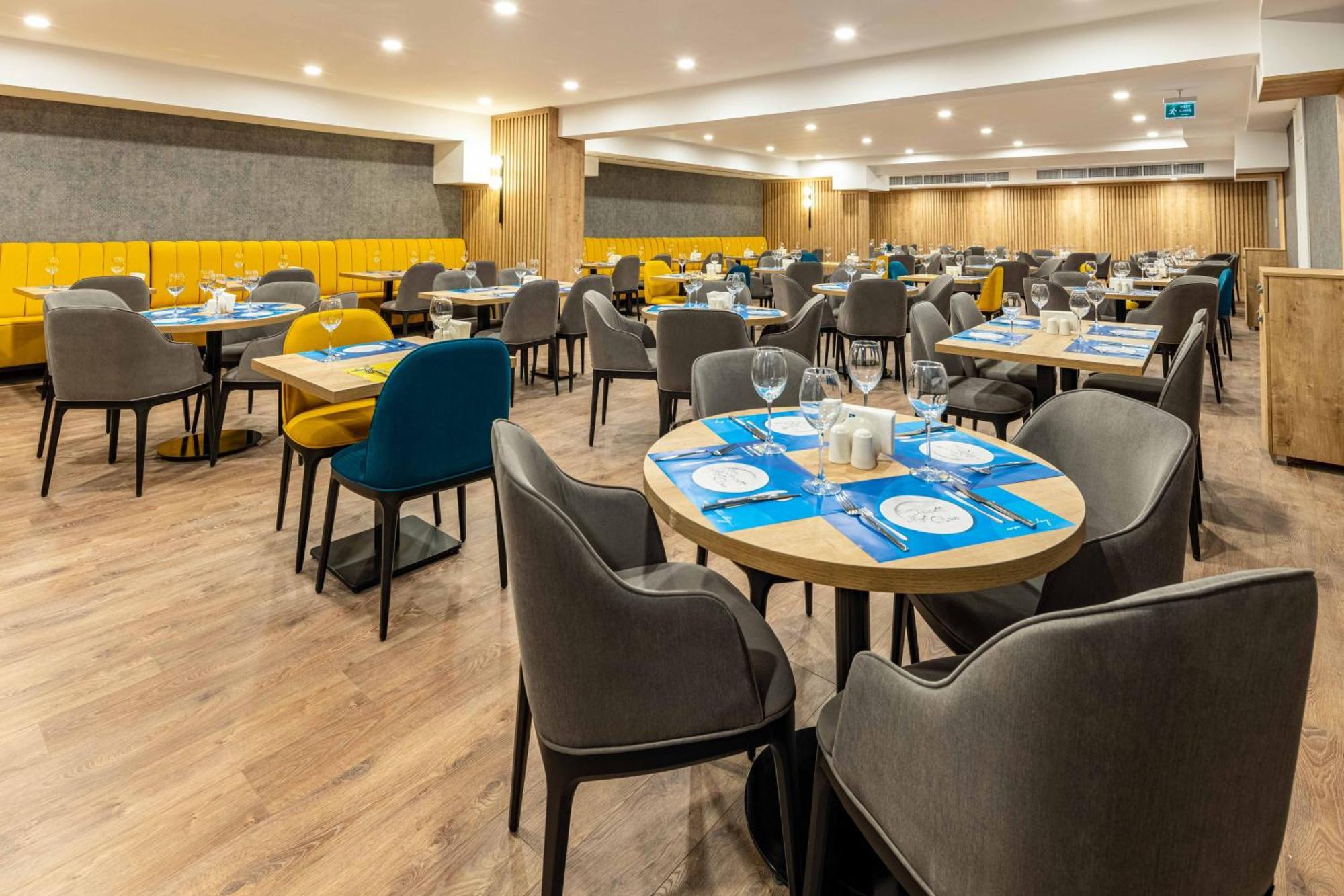 Days Inn & Suites By Wyndham Esenyurt Istanboel Buitenkant foto