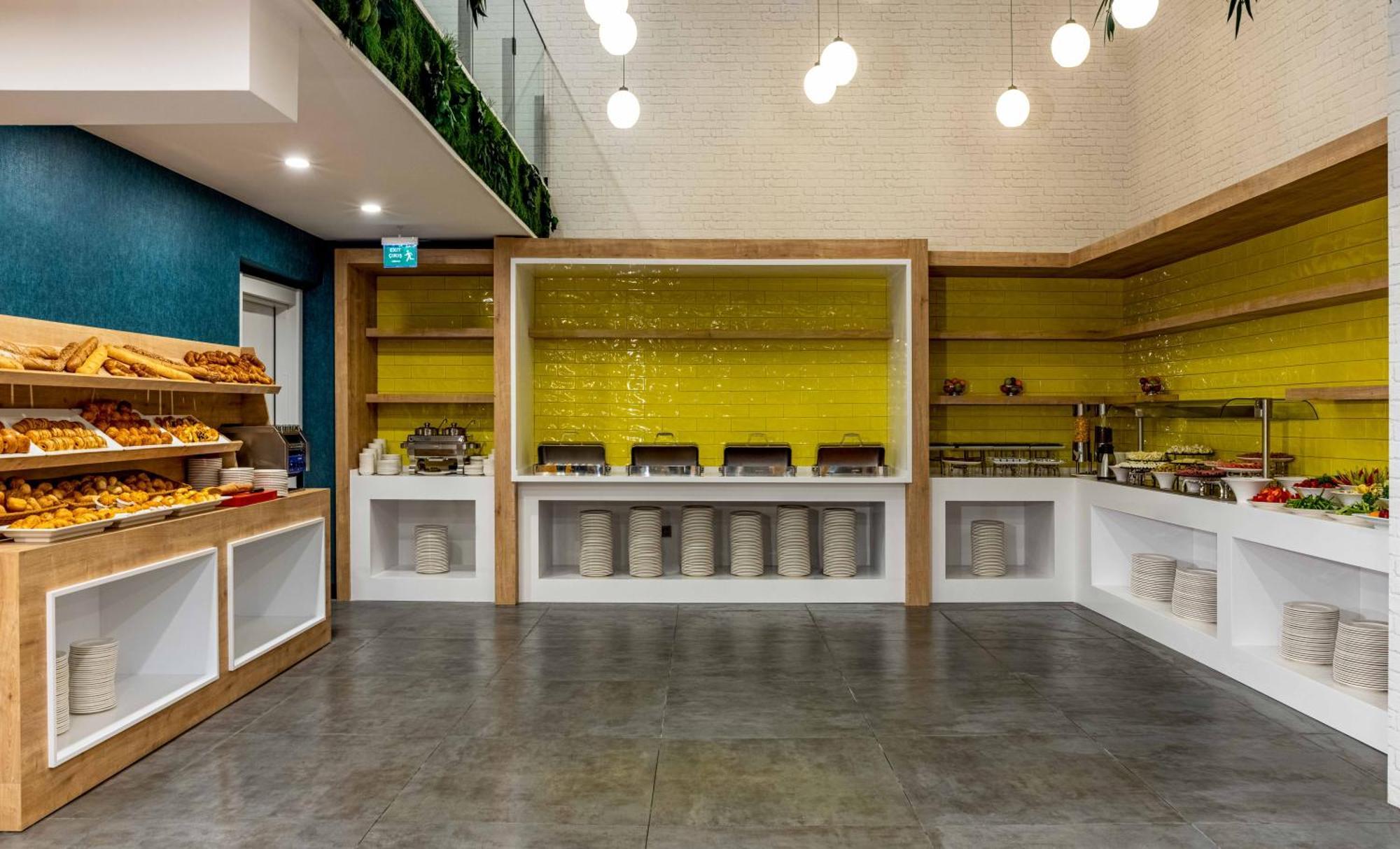 Days Inn & Suites By Wyndham Esenyurt Istanboel Buitenkant foto